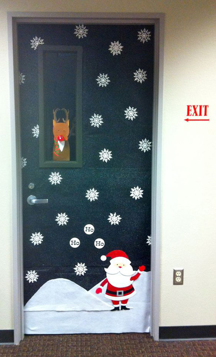 ông già Noel và tuyết trên cánh cửa