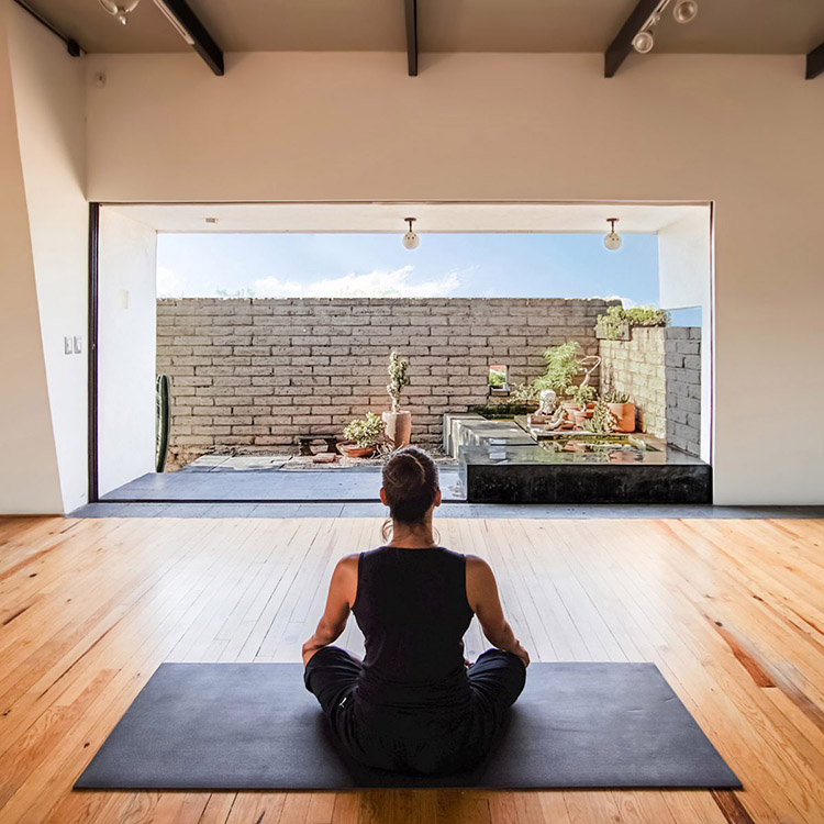 Vì sao cần thiết kế một phòng tập yoga trong nhà