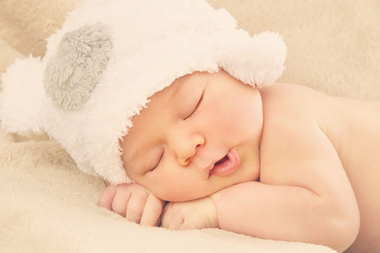 Ngủ riêng giúp em bé tự do vui chơi hơn