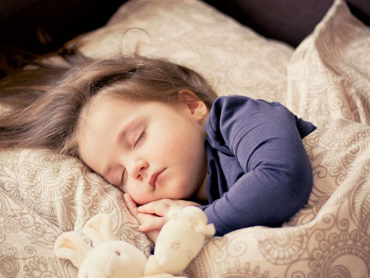 Ngủ riêng sẽ bảo đảm an toàn cho bé