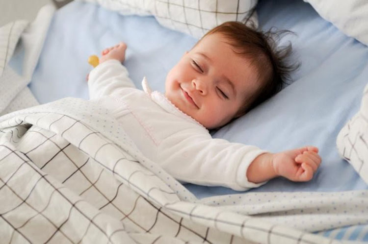 Bố mẹ khuyến khích , động viên con ngủ phòng riêng