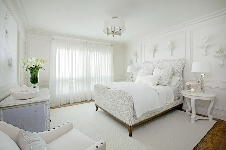 Căn phòng ngủ với nội thất gam màu trắng hiện đại