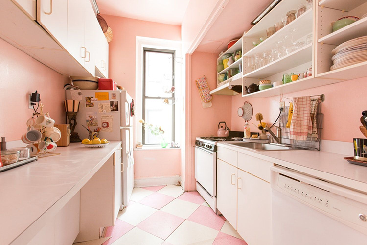 Phòng bếp hiện đại tông màu hồng ngọt ngào