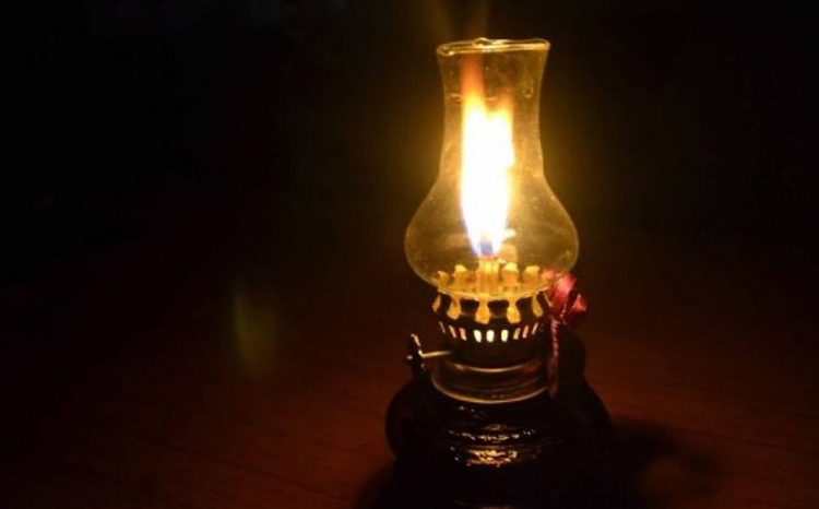 Phú Đăng Hỏa – 幅 燈火– (Lửa đèn dầu)